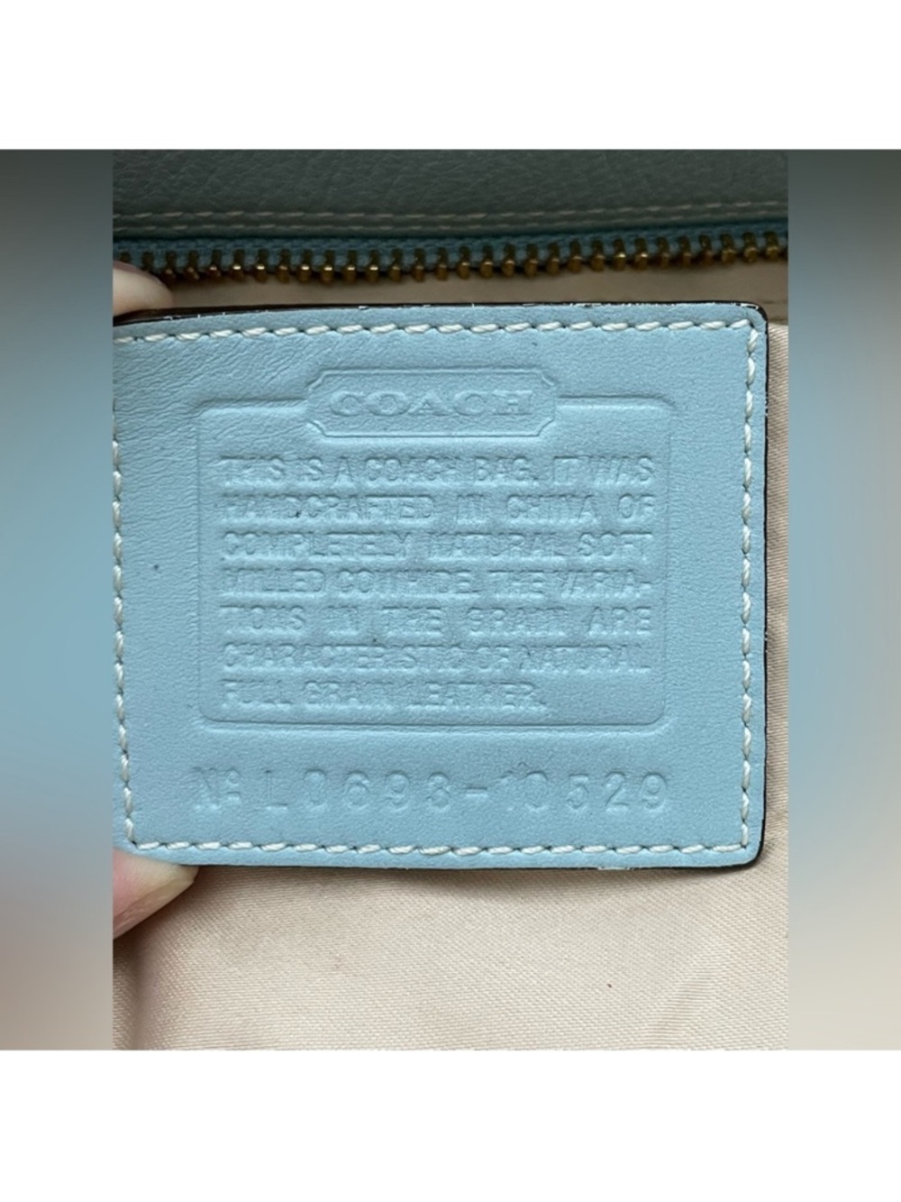 COACH Baby Blue Pebble Leather
2006 Hampton's Carryall - Picture 16 of 16